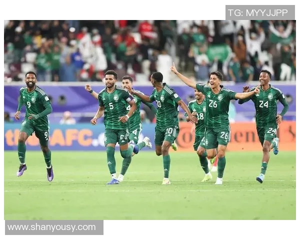 杭州迎来足球巨星助阵本地联赛引发球迷热烈关注 杭州迎来足球巨星助阵本地联赛引发球迷热烈关注