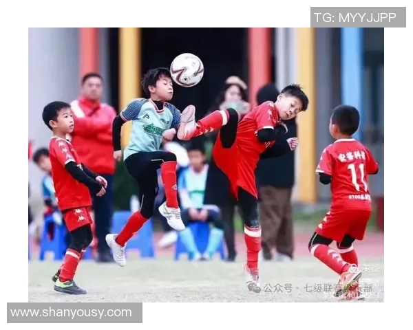 当绿茵场上的泪水交织成歌，足球背后的感人故事让人心碎